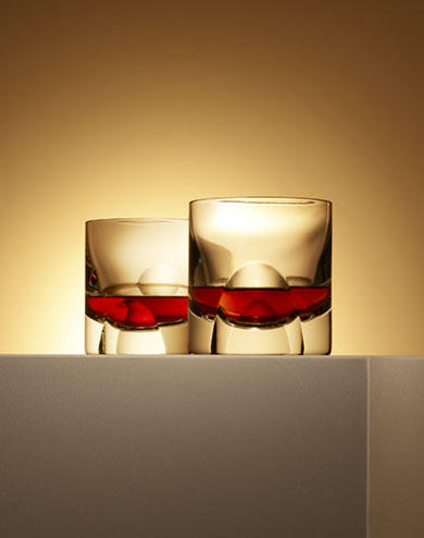 グラスに入ったTASTING ウイスキーのイメージ写真